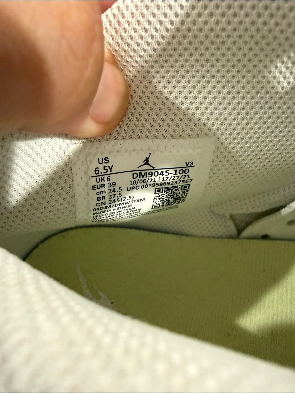 Size 8W / 6.5Y - Jordan 6 Retro “Washed Denim” 2022 GS